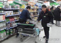 설 연휴에도 바쁜 사람들