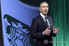 하워드 슐츠 스타벅스 CEO 작년 총수입 255억 원
