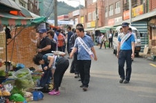재래시장과 만화가 만나면…부산 동구에 웹툰 거리