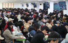 그야말로 꽉 들어찬 강의실