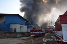 피어오르는 연기 돼지농장 불