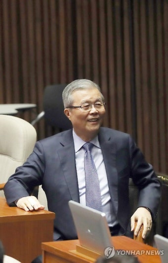 교섭단체 연설 참석한 김종인