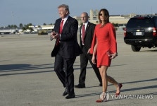 숨고르기 트럼프, 첫 휴가…취임 2주만에 호화리조트로(종합)