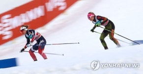 내리막 급경사 코너 회전하는 선수들