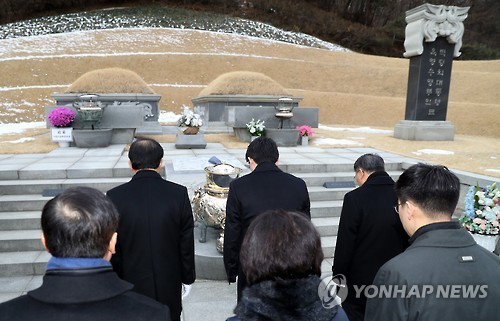 유승민, 조양호 회장 묘소 참배 감사와 존경의 인사