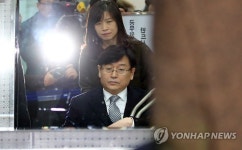 법정 향하는 김형수 전 미르재단 이사장