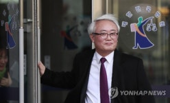 가정법원 나서는 박상열 변호사