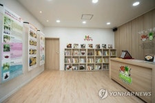 부산 망미중앙시장 아삭김치 북카페