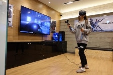 가상현실 대중화 교두보 될까…홍대 VR 카페 가보니
