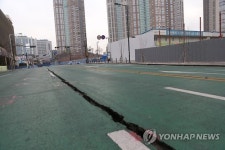 복구 지연되는 일산 백석동 땅꺼짐 도로