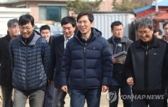청년 협업농장 방문한 안희정