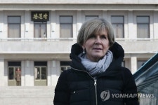 군사분계선을 뒤로 하고
