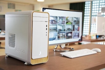 데스크톱에 나뭇결 무늬가…재도약 노리는 왕년의 '국민 PC'