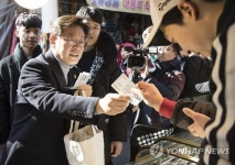 상대원 재래시장 찾은 이재명 시장