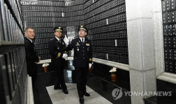 산업전사 위폐안치소 방문한 최종헌 강원경찰청장