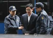 이재용, 구속 후 세번째 특검 조사…이번주 기소 전망