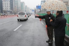 이사라도 가야할 판…일산서 17일만에 또 도로균열