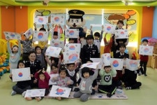 연천경찰, 3·1절 앞두고 어린이집서 태극기 그리기 교육