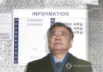 생각에 잠긴 박영수 특검