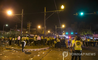 美뉴올리언스서 퍼레이드 현장에 트럭 돌진…28명 부상(종합)