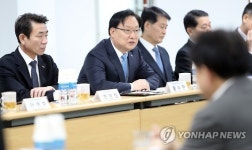 발언하는 홍순만 사장