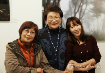 의전원 수석 졸업생과 그를 손수 받은 의사