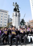 정발장군 동상 앞 소녀상 지키기 행사