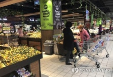 롯데마트서 장보는 중국 소비자들