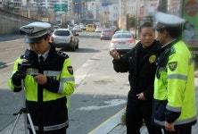 교포2세 美여경, 부산 휴가중 모국 경찰관 체험