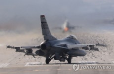 줄줄이 이륙하는 주한미군 F16 전투기