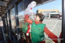 버스정류장 봄맞이 대청소