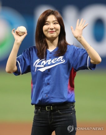 시구하는 레드벨벳 슬기