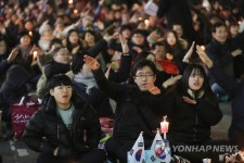 공연에 맞춰 율동하는 전북 도민