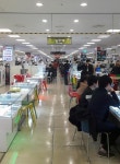 LG G6 출시 첫 주말…대목 맞은 신도림 테크노마트