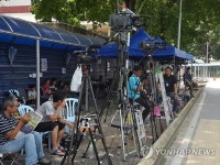 쿠알라룸푸르 병원 앞 취재진