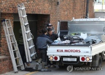 여전히 분주한 박근혜 전 대통령 자택