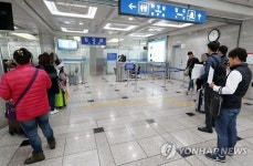 한산한 인천항 국제여객터미널 입국장