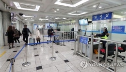 한산한 인천항 국제여객터미널 입국장