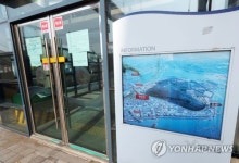 굳게 닫힌 월미은하레일 월미공원역