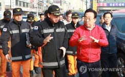 소래포구 어시장 화재현장 방문한 김관용 경북도지사