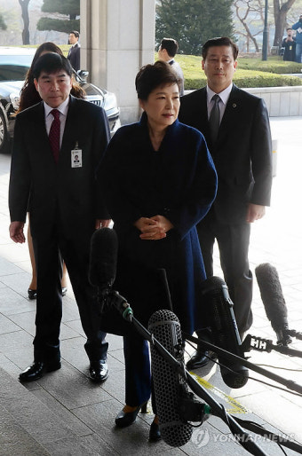 [박근혜 소환] 검찰 포토라인 선 박근혜