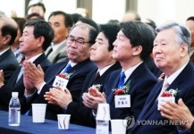 안철수 경로당→건강지원센터로 확대개편…독거노인 지원