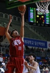 공중 볼 잡는 허일영