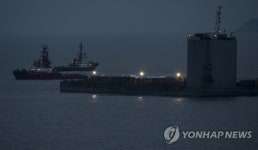 야간 인양작업 계속