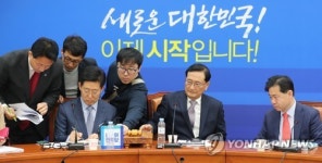 브리핑 나선 민주당 선거관리위원회