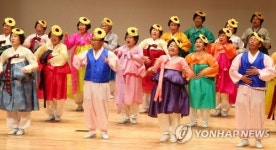 봄처럼 화사한 노인 건강체조