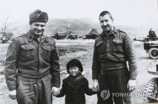 터키군 무릎 위 韓소녀가 들려주는 6·25전쟁의 기억