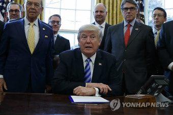 트럼프, '오바마 친환경 규제' 철회…