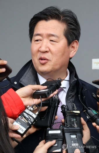 세월호 미수습자 가족 만난 윤 차관