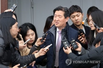 세월호 미수습자 가족 만난 윤 차관
